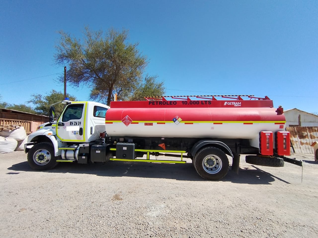 CAMION COMBUSTIBLE MV 607 ALL
